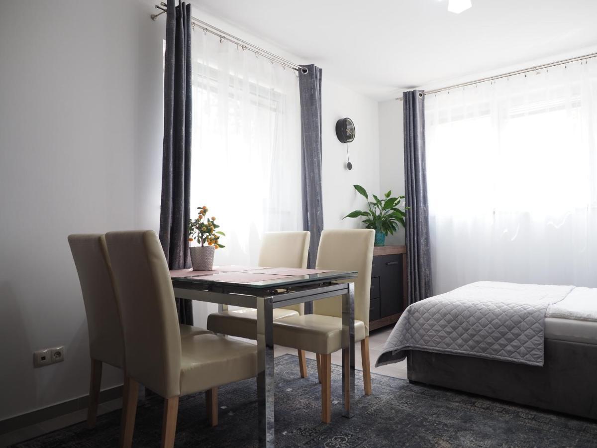 Adobe Apartment - Przytulny I Free Parking فروتسواف المظهر الخارجي الصورة